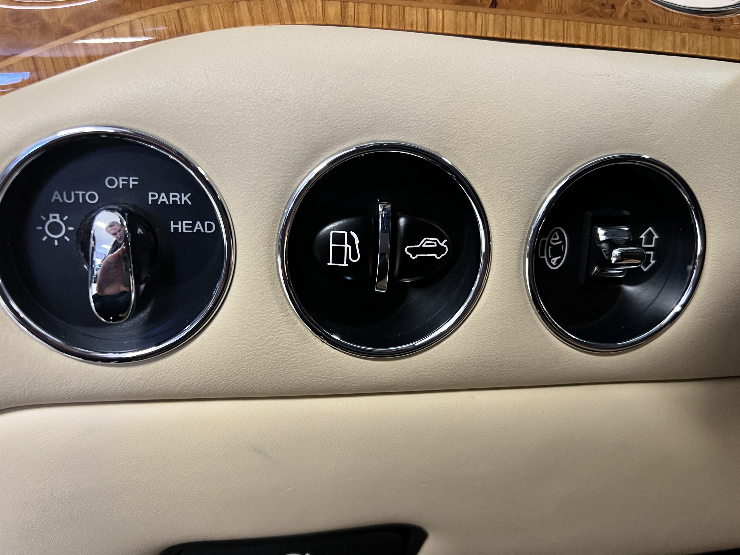 20221130_181405073_iOS