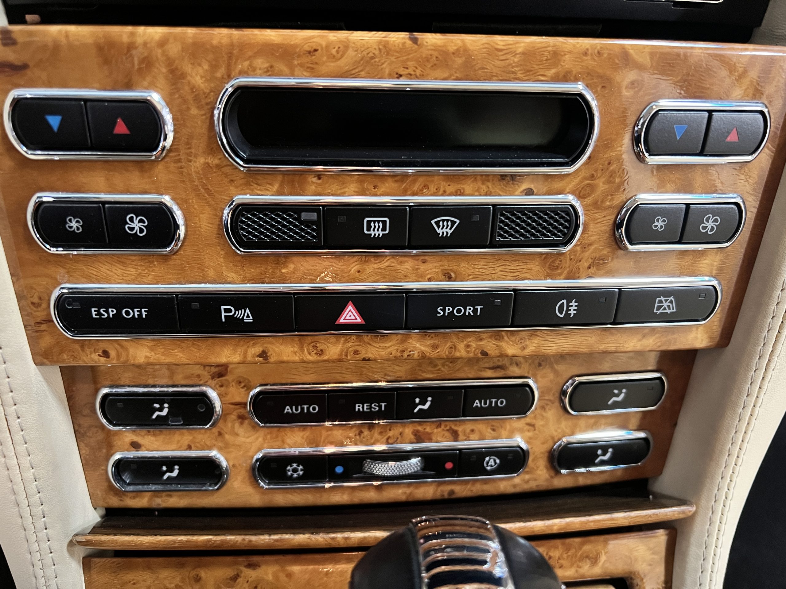 20221130_181432954_iOS