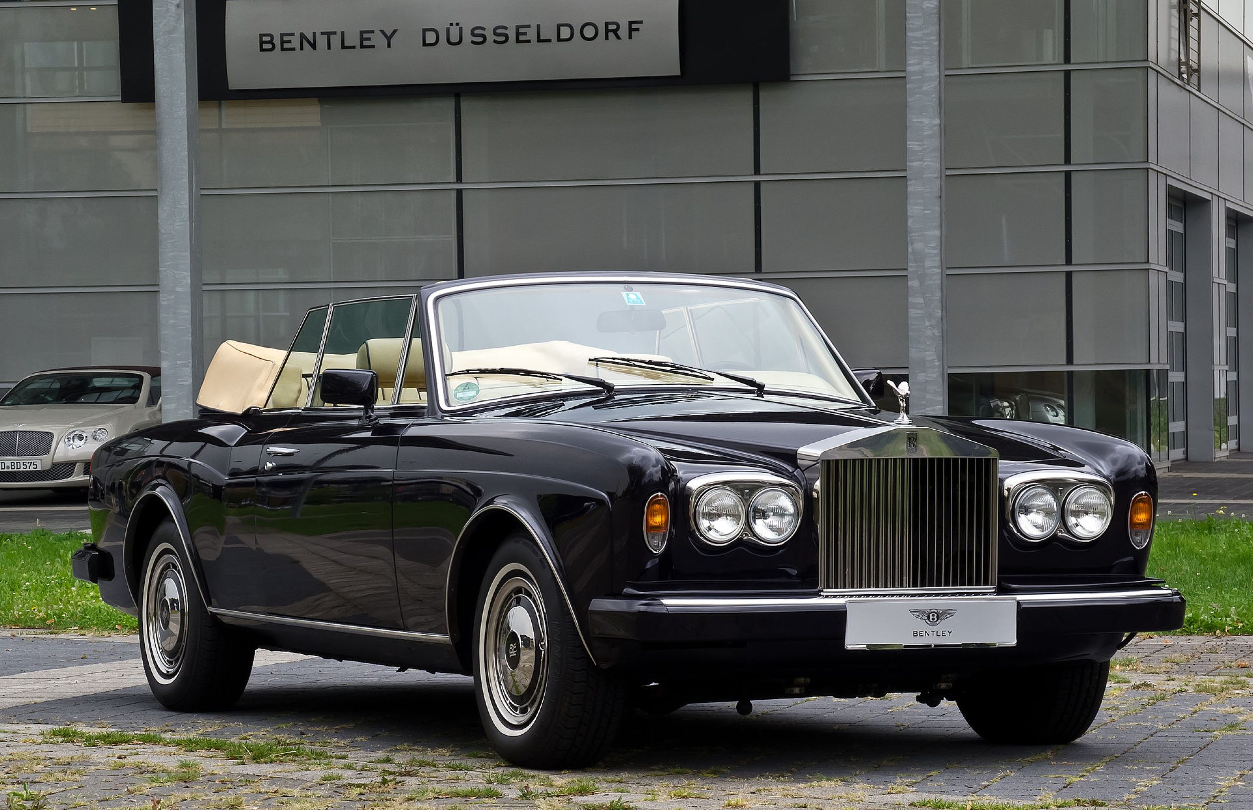 1920px Rolls Royce Corniche (III) – Frontansicht geöffnet, 3. September 2012, Düsseldorf