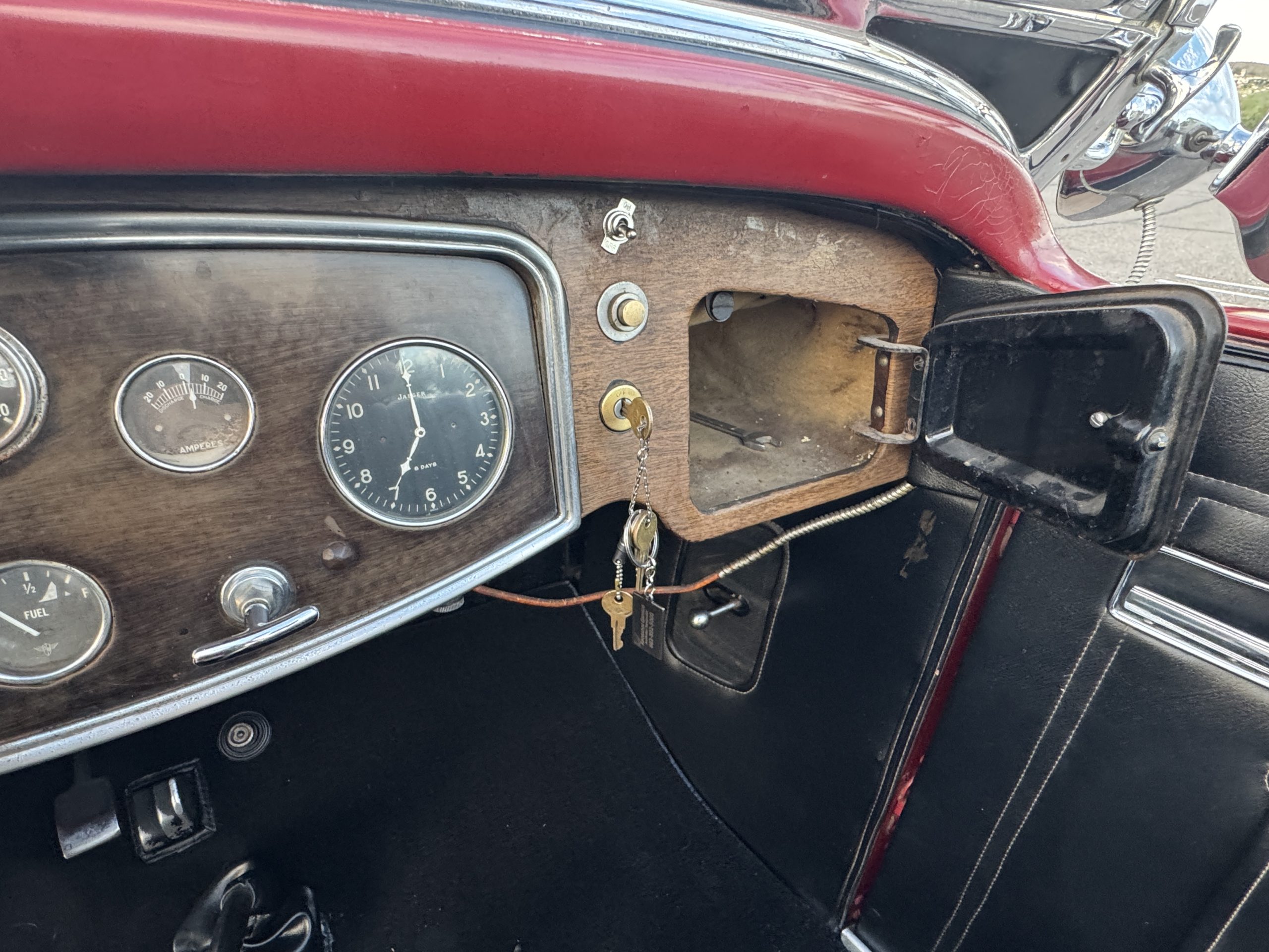 E2B8A36D 3E29 406B B872 86456853F39A E2B8A36D 3E29 406B B872 86456853F39A